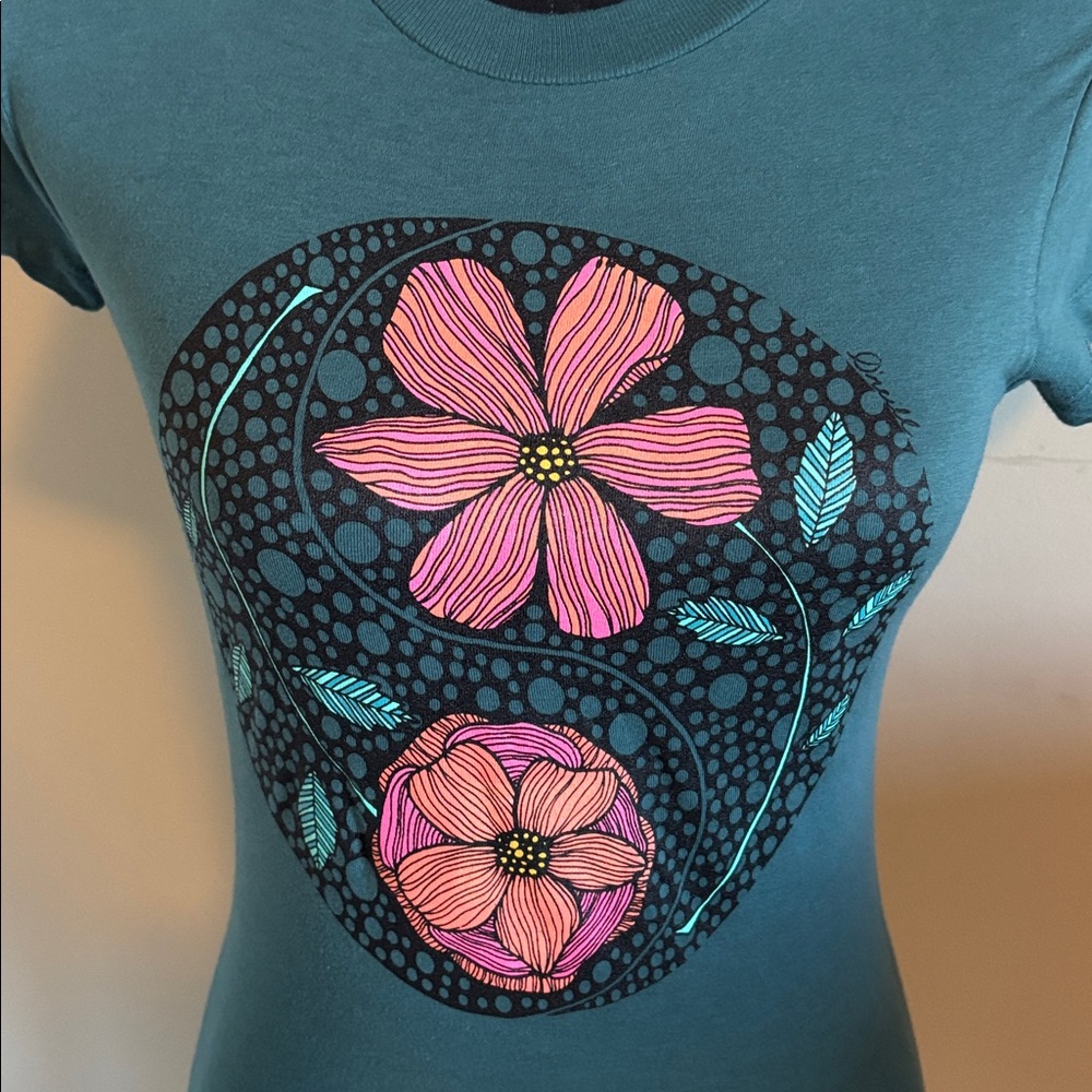 Aloha!  O'Neill aloha hibiscus tee shirt in green, pink, yellow. Size XS. EUC. - Picture 5 of 9